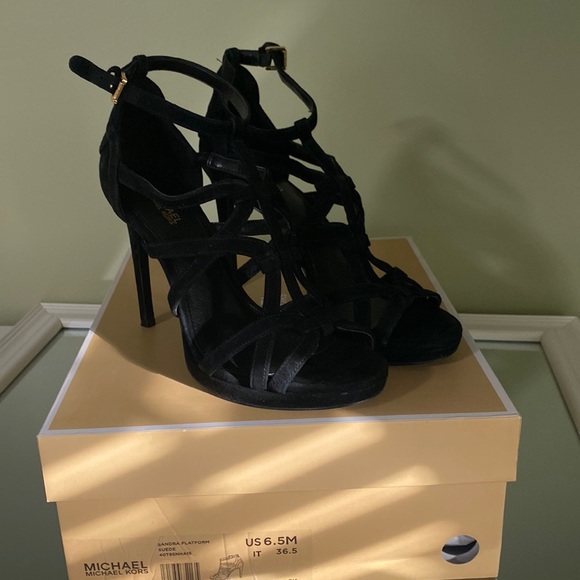 Suede very confortable 4 inches! - Picture 2 of 4